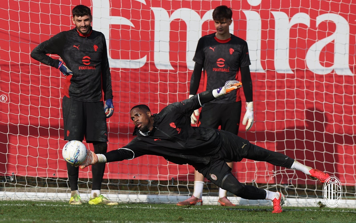 开云下载-米兰开启新一周训练备战|AC米兰|ac米兰|工作_新浪体育_新浪新闻