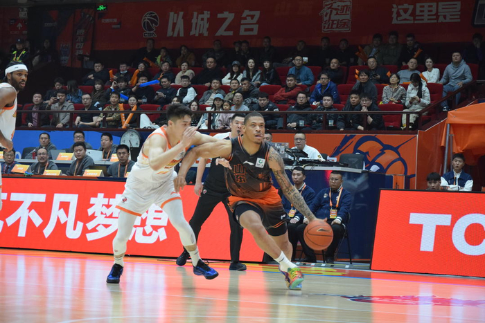 开云体育下载-外援焕新添变量！CBA常规赛第二阶段启幕，季后赛悬念拉满|山东男篮|CBA全明星|贾维尔-麦基|贾维尔·麦基|乔-约翰逊_新浪新闻