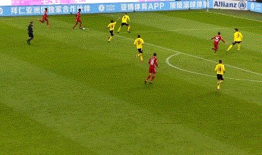 开云体育网址-【德甲】哈兰德2响伤退 莱万戴帽 拜仁4比2逆转多特